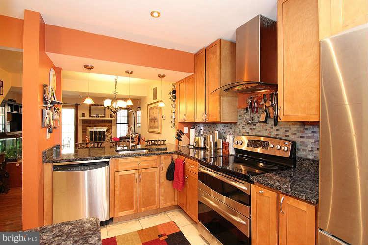 2105 Derby Ridge Lane, Unit 28 Silver Spring, MD 20910 - Photo 5 of 29 Kitchen