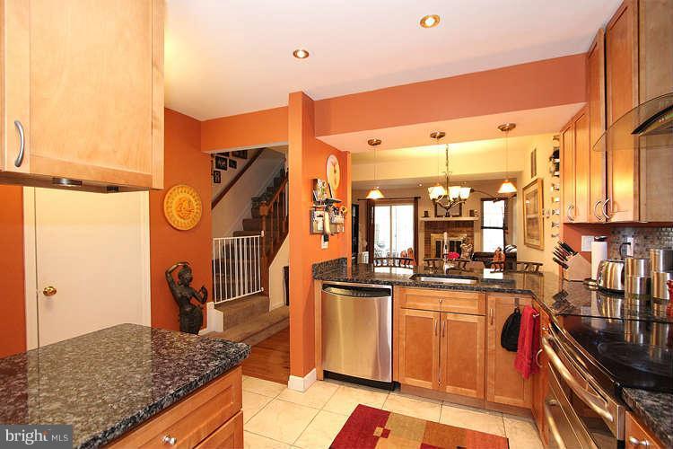 2105 Derby Ridge Lane, Unit 28 Silver Spring, MD 20910 - Photo 6 of 29 Kitchen