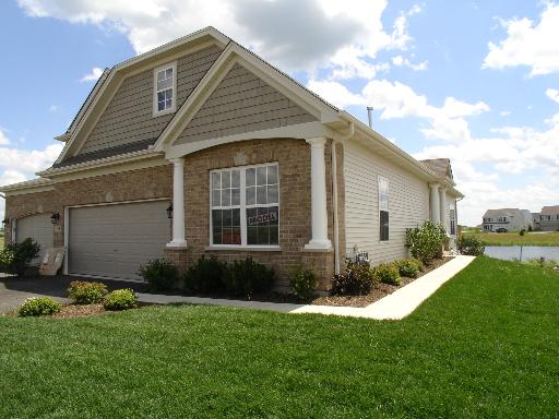 a view of a house with backyard