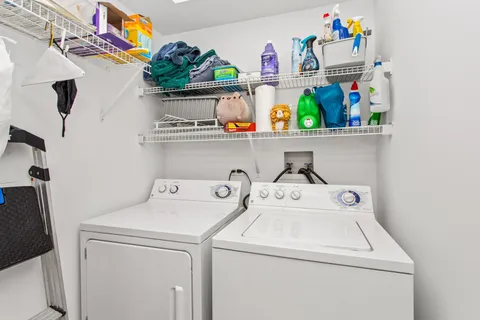 $330,000 | 365 Graceland Avenue, Unit 205A, Des Plaines, IL 60016