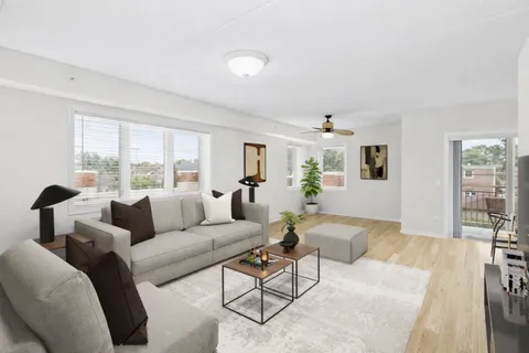 $330,000 | 365 Graceland Avenue, Unit 205A, Des Plaines, IL 60016