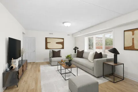 $330,000 | 365 Graceland Avenue, Unit 205A, Des Plaines, IL 60016