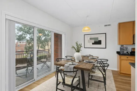 $330,000 | 365 Graceland Avenue, Unit 205A, Des Plaines, IL 60016