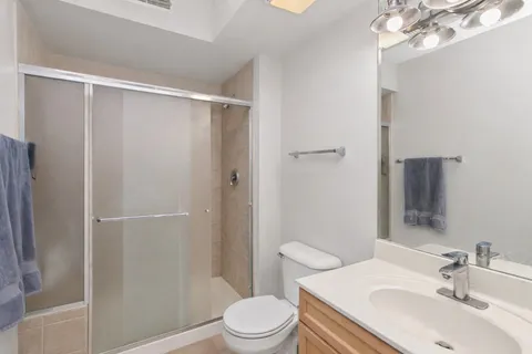 $330,000 | 365 Graceland Avenue, Unit 205A, Des Plaines, IL 60016