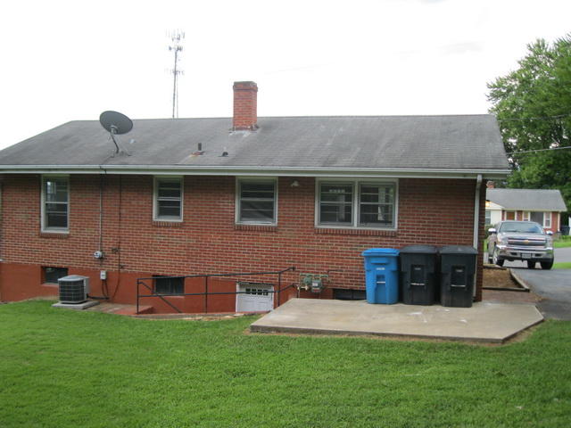 337 Cherryhill Road Northwest Roanoke, VA 24017 - Photo 3 of 14 a front view of a house with a garden