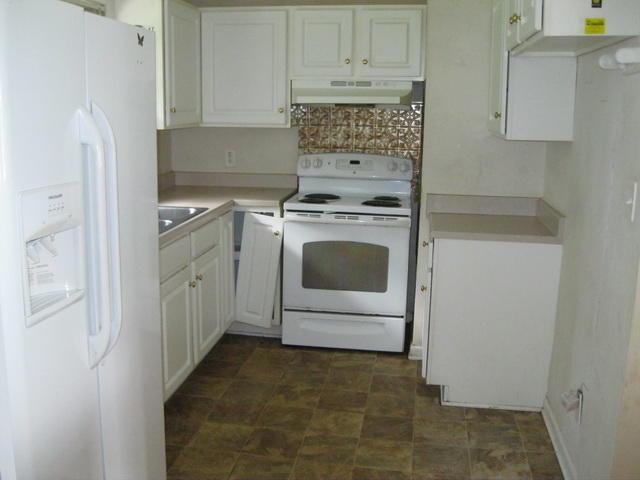 337 Cherryhill Road Northwest Roanoke, VA 24017 - Photo 4 of 14 a kitchen with stainless steel appliances granite countertop a stove a refrigerator and a white cabinets