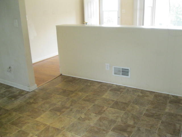 337 Cherryhill Road Northwest Roanoke, VA 24017 - Photo 10 of 14 an empty room with a window