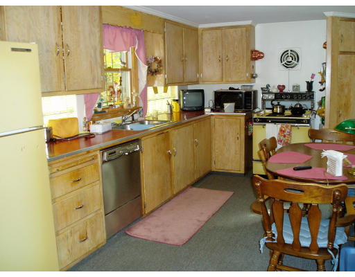 278 Brookfield Road Sturbridge, MA 01518 - Photo 6 of 7 Gallery Image 6