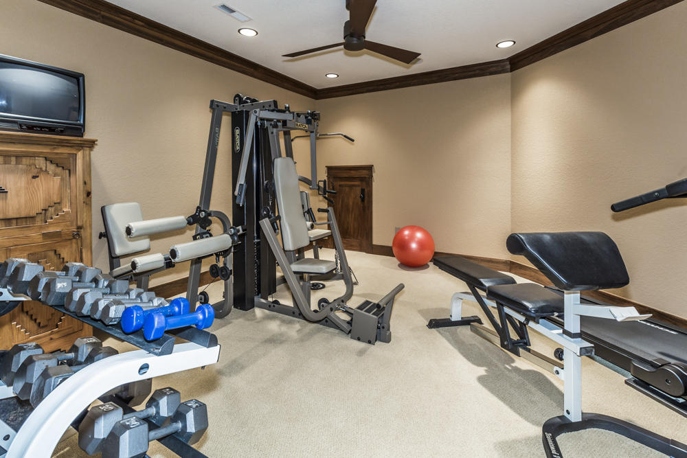 326 Chestnut Ridge Road Kingston, TN 37763 - Photo 29 of 37 Work Out Room