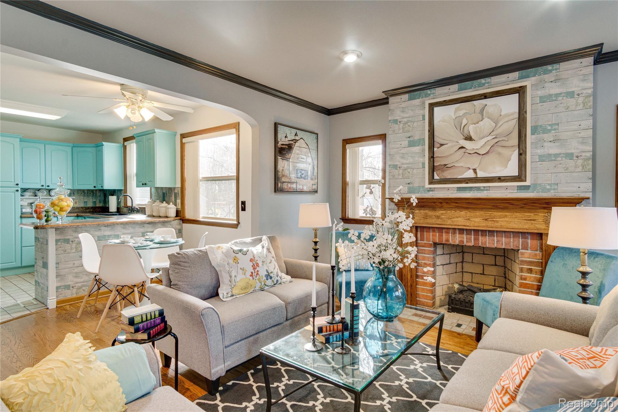 4377 Fenton Road Burton, MI 48529 - Photo 28 of 42 Interiors (4 of 28).jpg