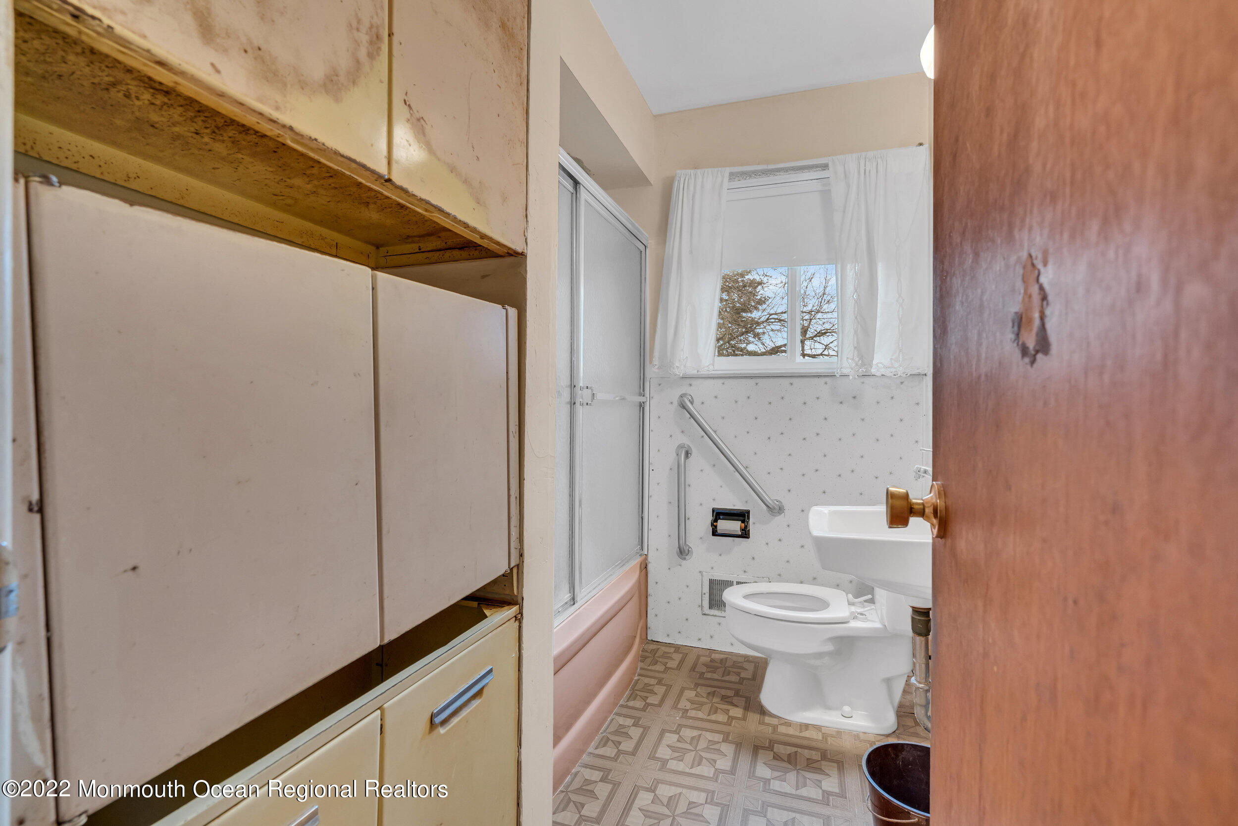 322 Bellanca Road Brick, NJ 08723 - Photo 17 of 23 a bathroom with a toilet a sink and a shower