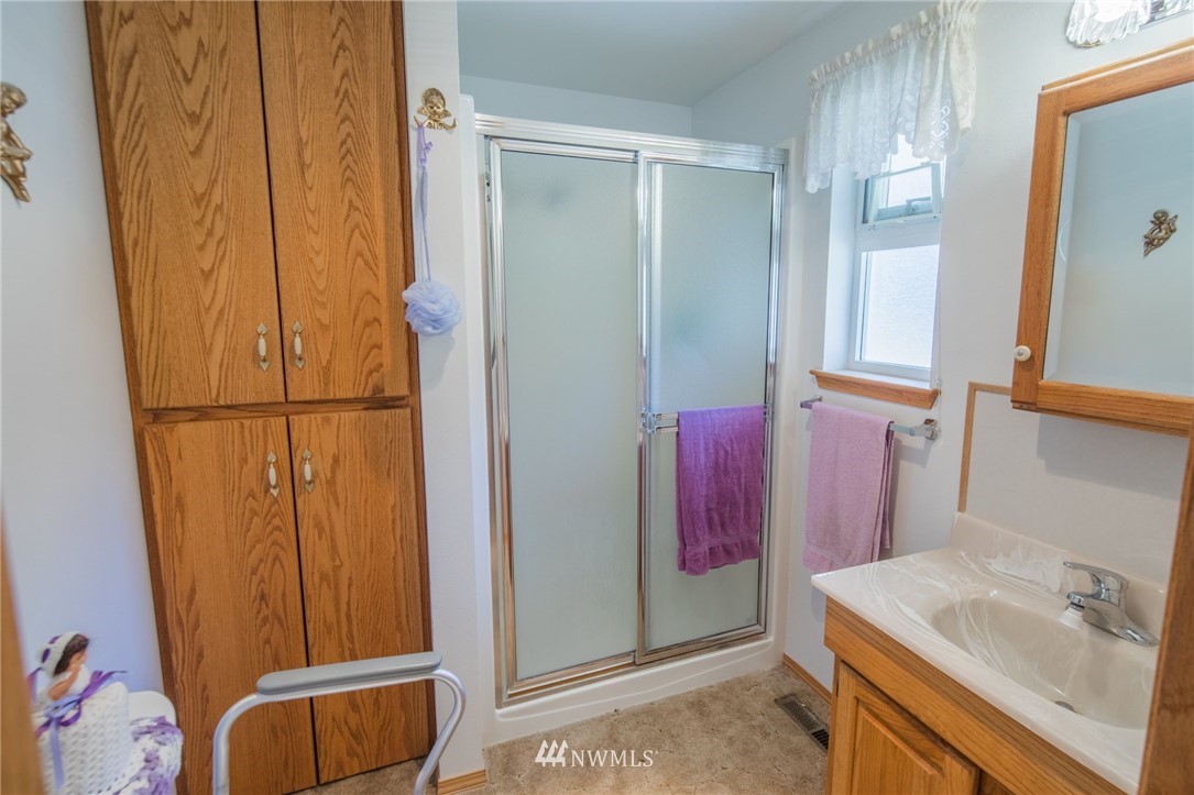 4590 Upper Peoh Point Road Cle Elum, WA 98922 - Photo 17 of 38 Gallery Image 17