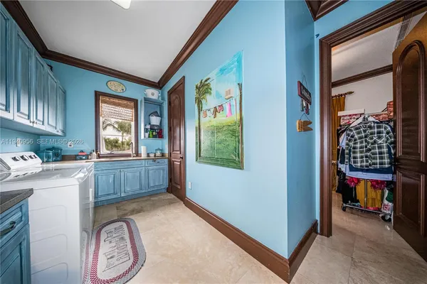 $5,500,000 | 7538 Southwest 64th Street, Miami, FL 33143