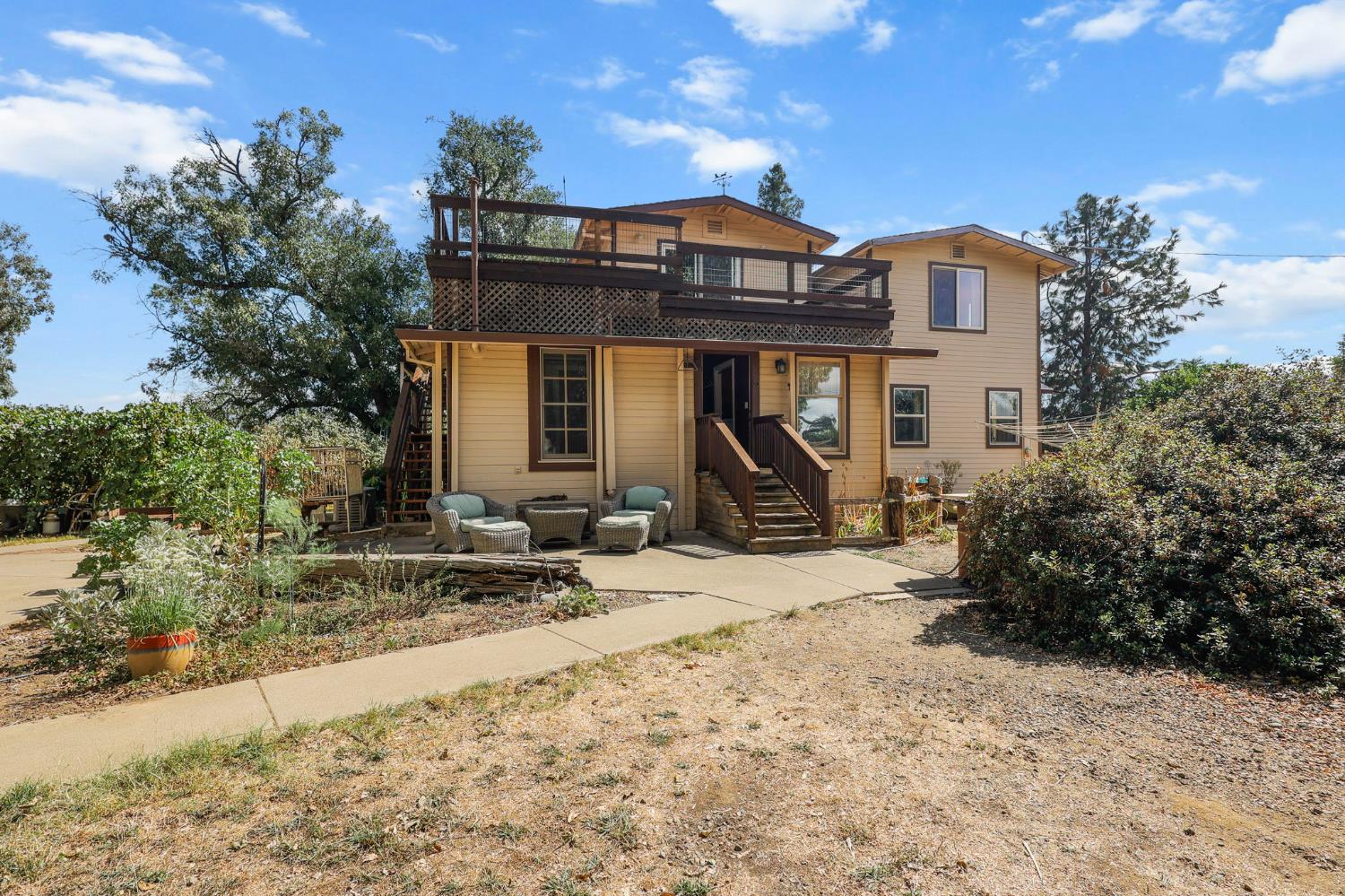 18525 Emerson Road Red Bluff, CA 96080 - Photo 68 of 92 a front view of a house with garden