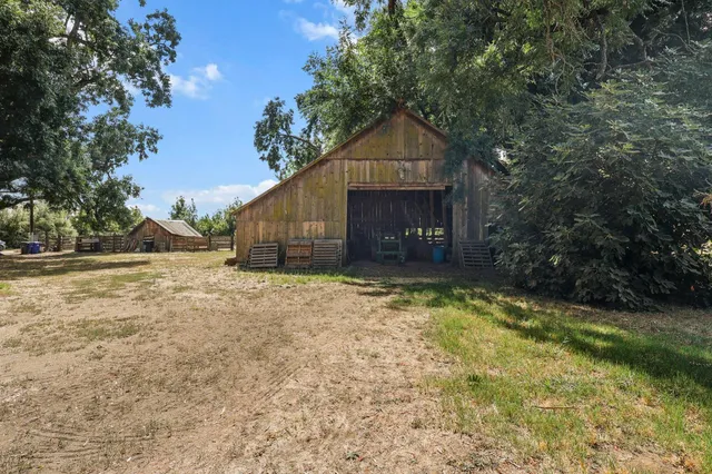 $999,000 | 18525 Emerson Road, Red Bluff, CA 96080