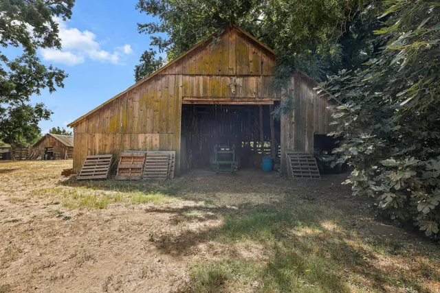 $999,000 | 18525 Emerson Road, Red Bluff, CA 96080