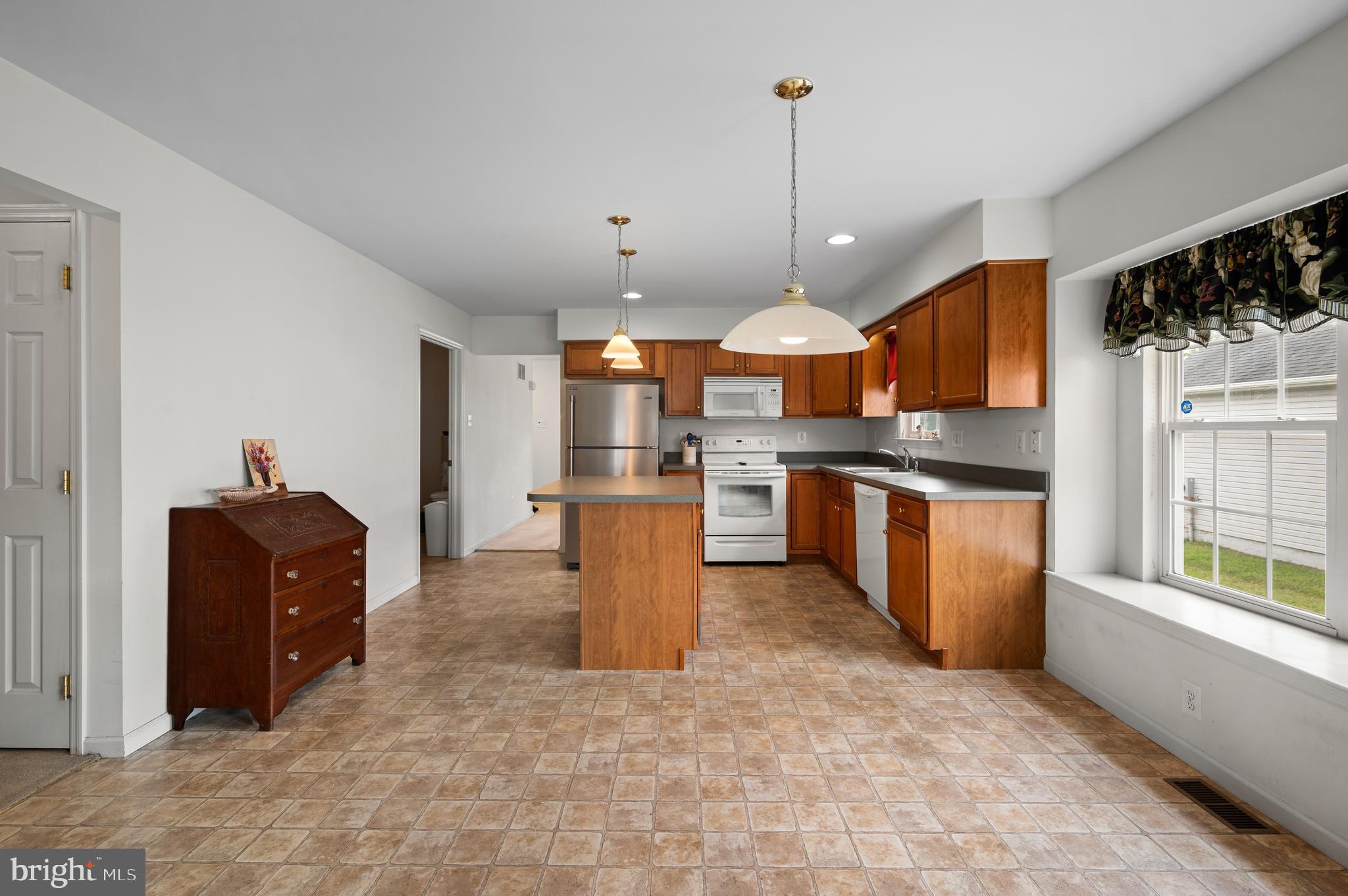 12 Eagle Ridge Drive Mantua, NJ 08051 - Photo 9 of 29 Open Eat-In Kitchen