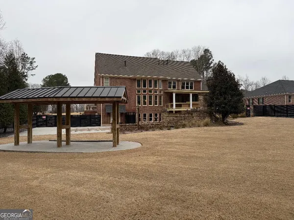 a house view with a outdoor space