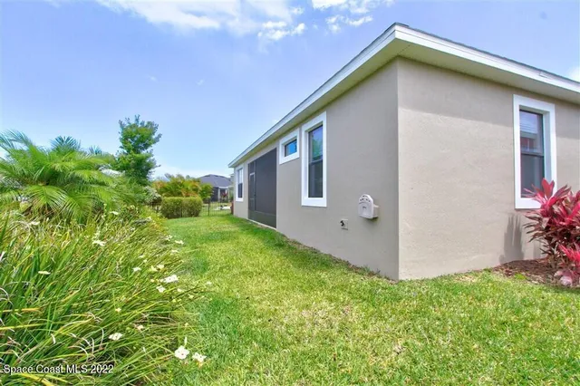 a house view with a backyard space