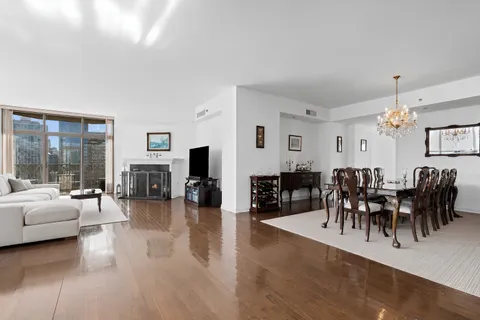 $1,375,000 | 21 East Huron Street, Unit 2803, Chicago, IL 60611