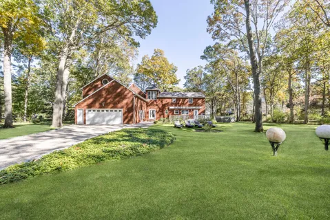$3,250,000 | 32 Mashomuck Drive, Sag Harbor, NY 11963