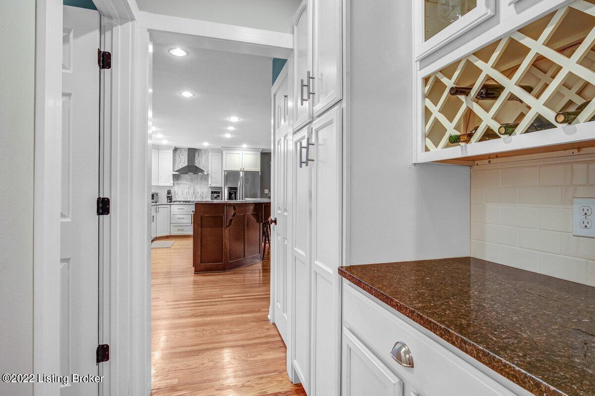 511 Brookview Road Louisville, KY 40207 - Photo 12 of 36 Butlers pantry off kitchen