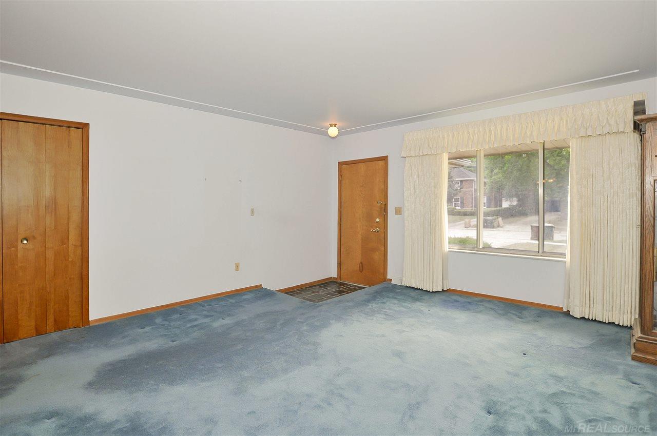 820 Hampton Road Grosse Pointe Woods, MI 48236 - Photo 4 of 29