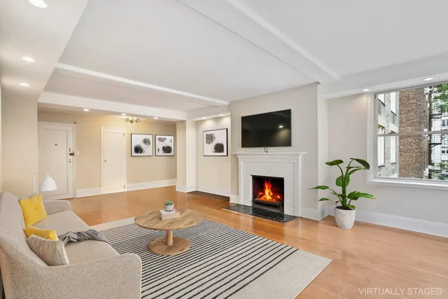 a picture of a very nice looking living room