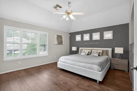 $750,000 | 42 South Crisp Morning Circle, The Woodlands, TX 77382