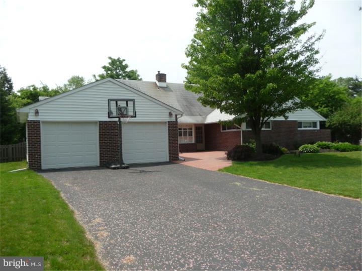 32 Silverbell Road Levittown, PA 19056 - Photo 1 of 21 Gallery Image 1