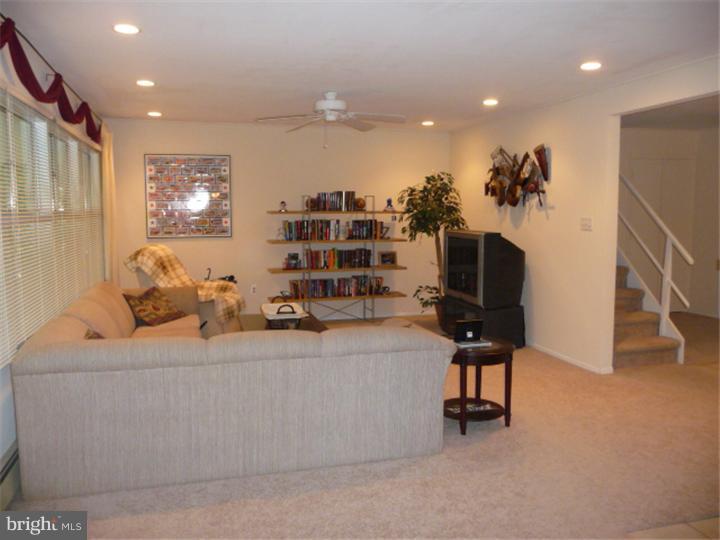 32 Silverbell Road Levittown, PA 19056 - Photo 3 of 21 Gallery Image 3