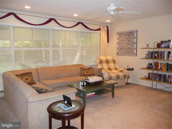 32 Silverbell Road Levittown, PA 19056 - Photo 4 of 21 Gallery Image 4