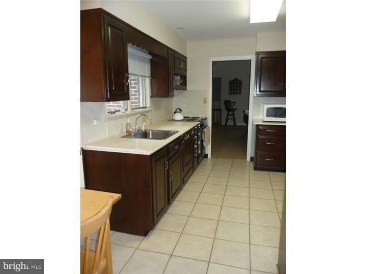 32 Silverbell Road Levittown, PA 19056 - Photo 8 of 21 Gallery Image 8