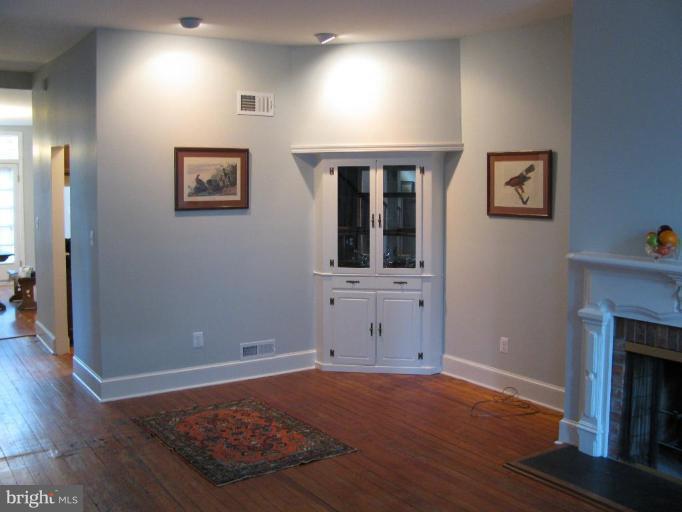 415 3rd Street Northeast Washington, DC 20002 - Photo 11 of 20 Wet Bar