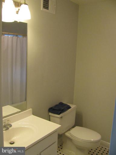 415 3rd Street Northeast Washington, DC 20002 - Photo 7 of 20 Master bath