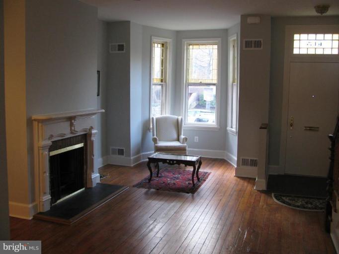 415 3rd Street Northeast Washington, DC 20002 - Photo 10 of 20 Living Room/Dining Room