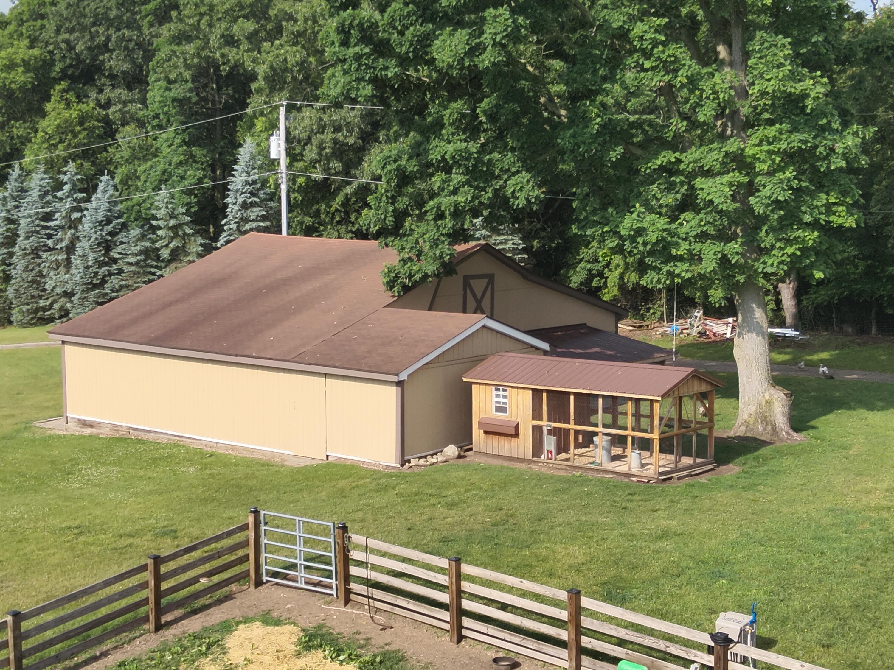 13955 Rattalee Lake Road Davisburg, MI 48350 - Photo 16 of 95 Horse Stable & Chicken Coop