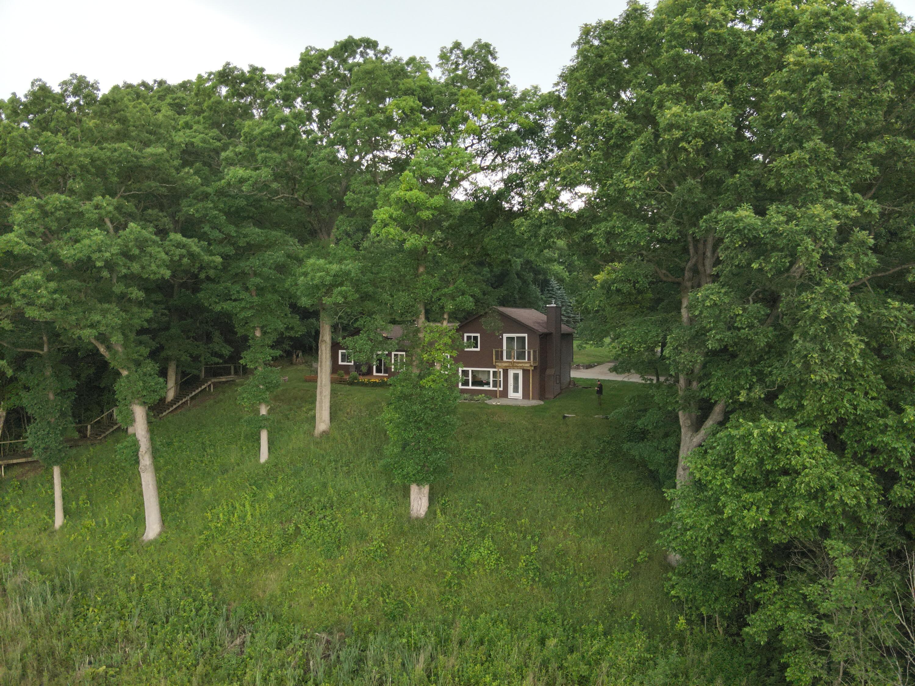13955 Rattalee Lake Road Davisburg, MI 48350 - Photo 2 of 95 House and Bluff