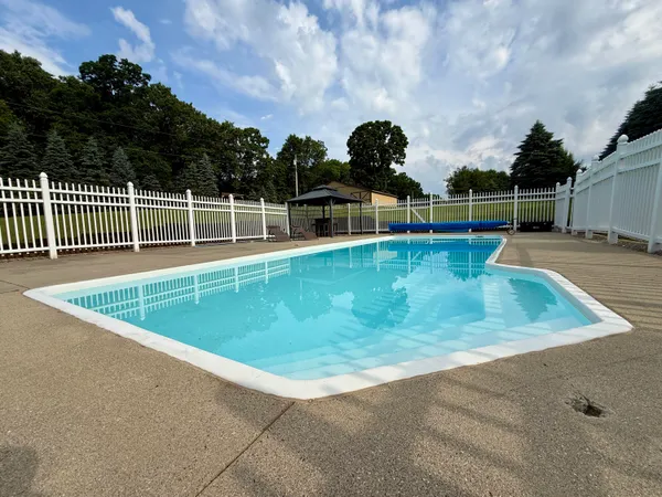 $975,000 | 13955 Rattalee Lake Road, Davisburg, MI 48350