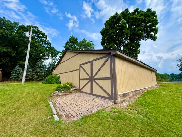 $975,000 | 13955 Rattalee Lake Road, Davisburg, MI 48350