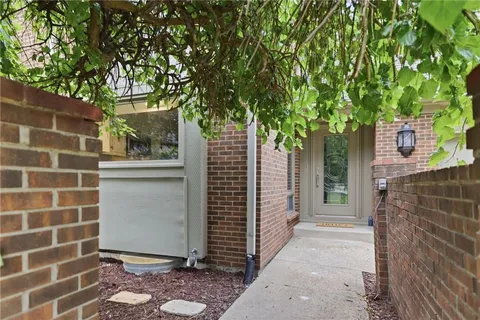 $529,000 | 5204 West 112th Street, Leawood, KS 66211