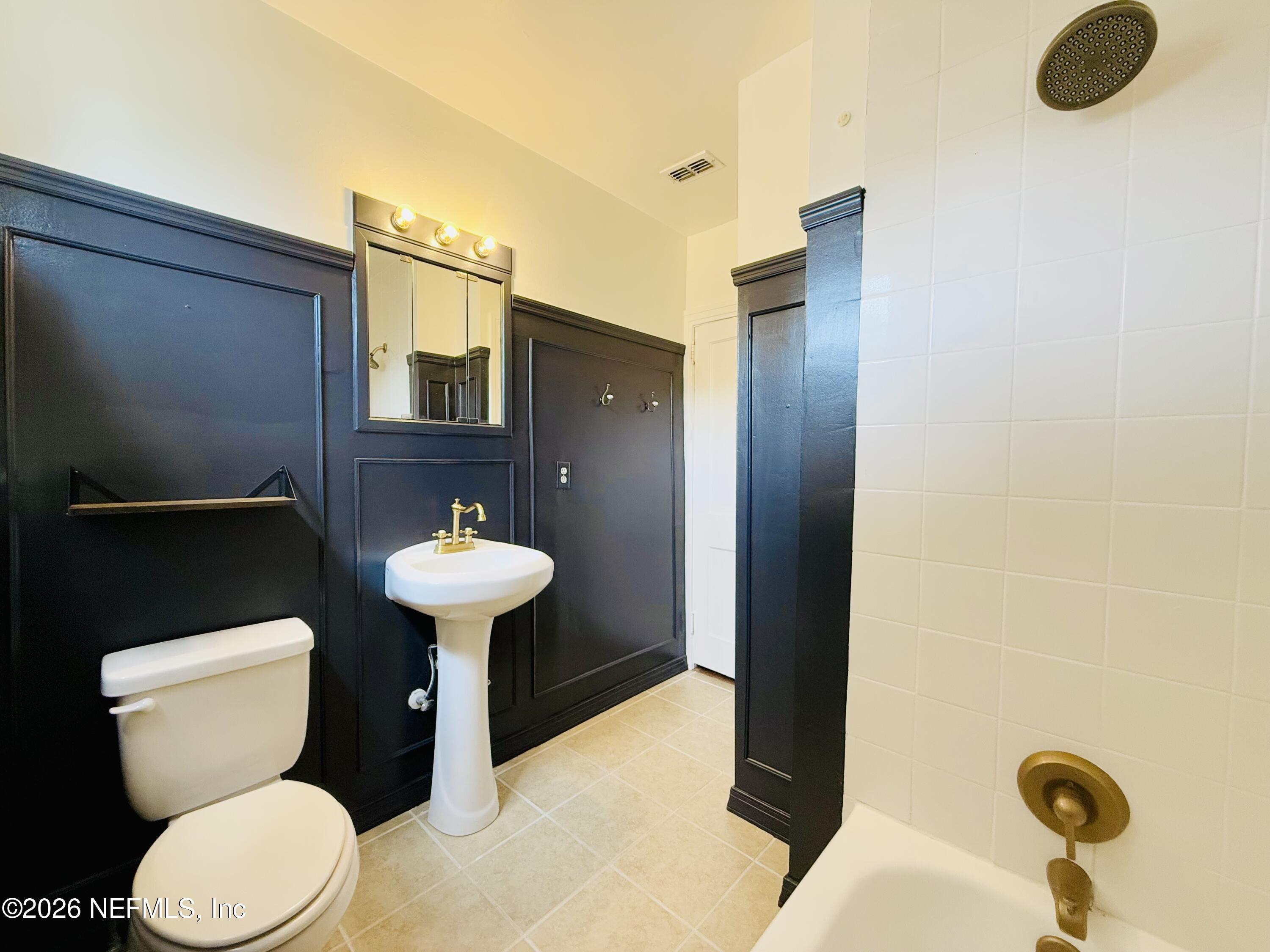 2043 Huntsford Road Jacksonville, FL 32207 - Photo 10 of 20 Bath