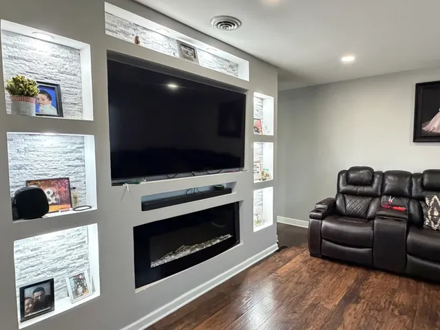 $279,900 | 709 Hudson Avenue, Romeoville, IL 60446