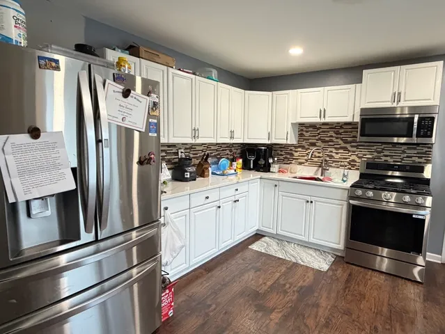 $279,900 | 709 Hudson Avenue, Romeoville, IL 60446