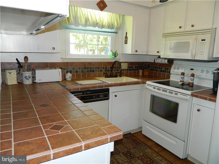 2762 Bodder Road Riegelsville, PA 18077 - Photo 3 of 15 Kitchen
