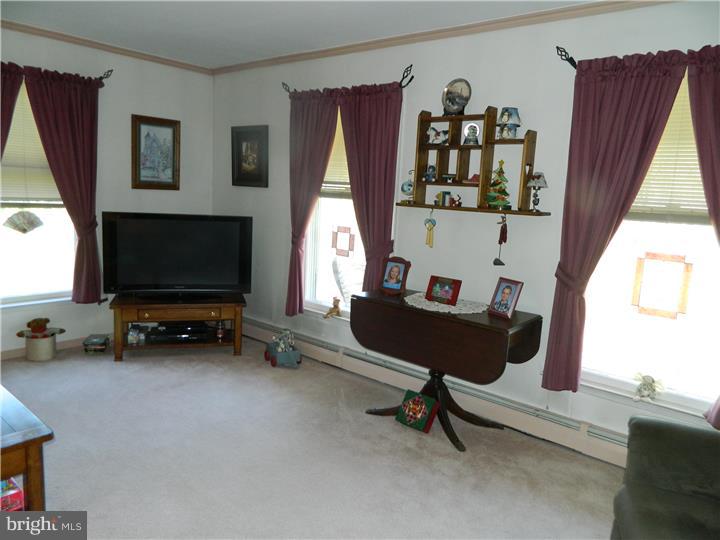 2762 Bodder Road Riegelsville, PA 18077 - Photo 5 of 15 Living Room