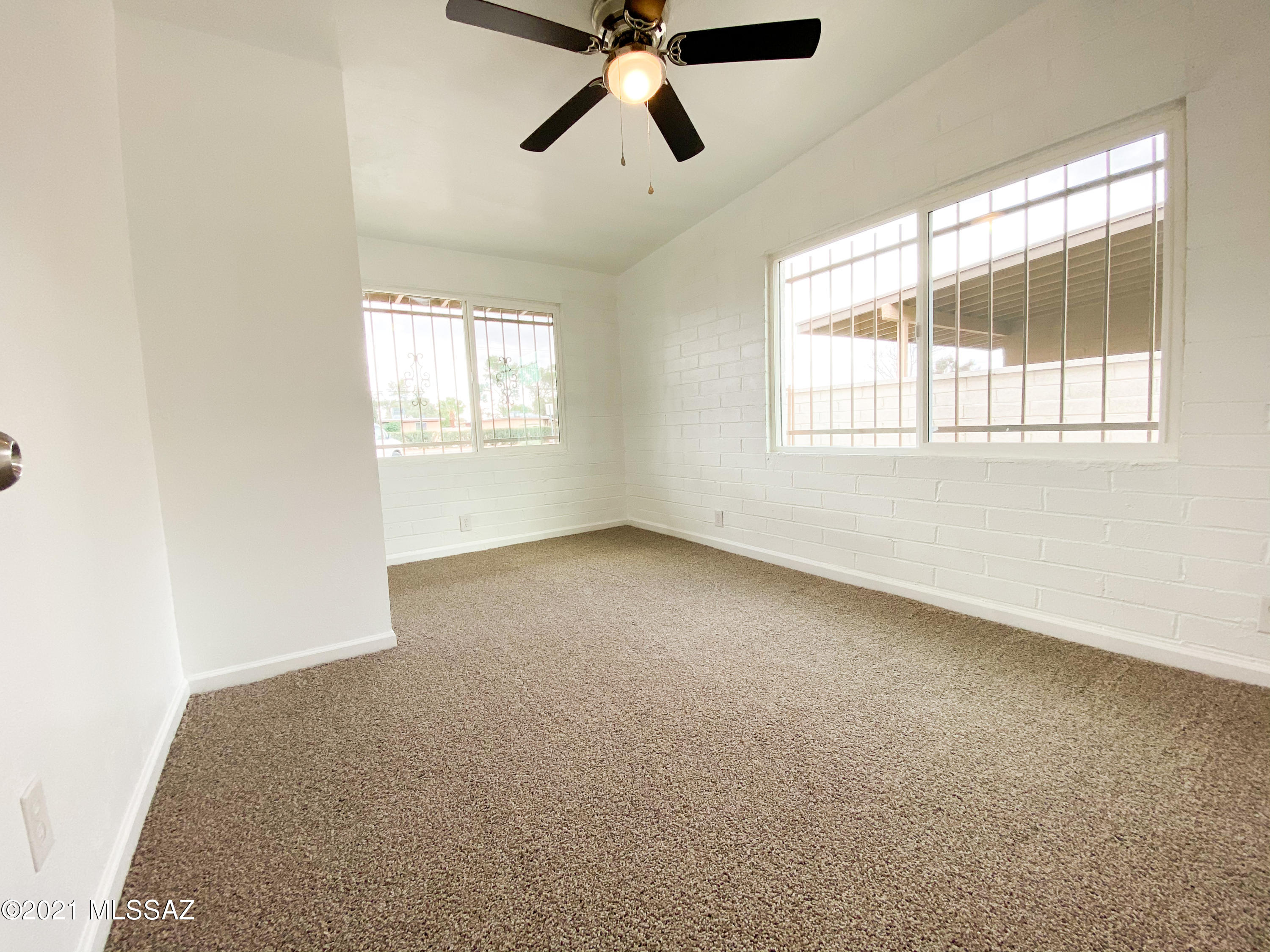 1462 West Roger Road Tucson, AZ 85705 - Photo 13 of 33