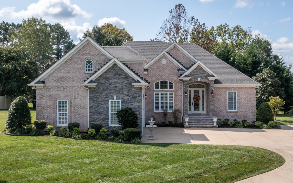 1004 Briarwood Drive, Cottontown, TN 37048 Compass