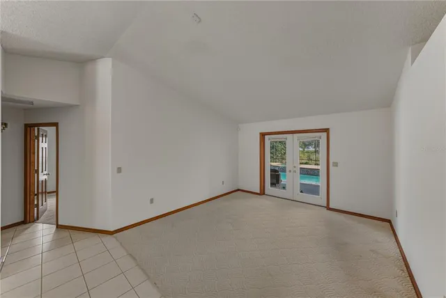 a view of a livingroom with a ceiling fan