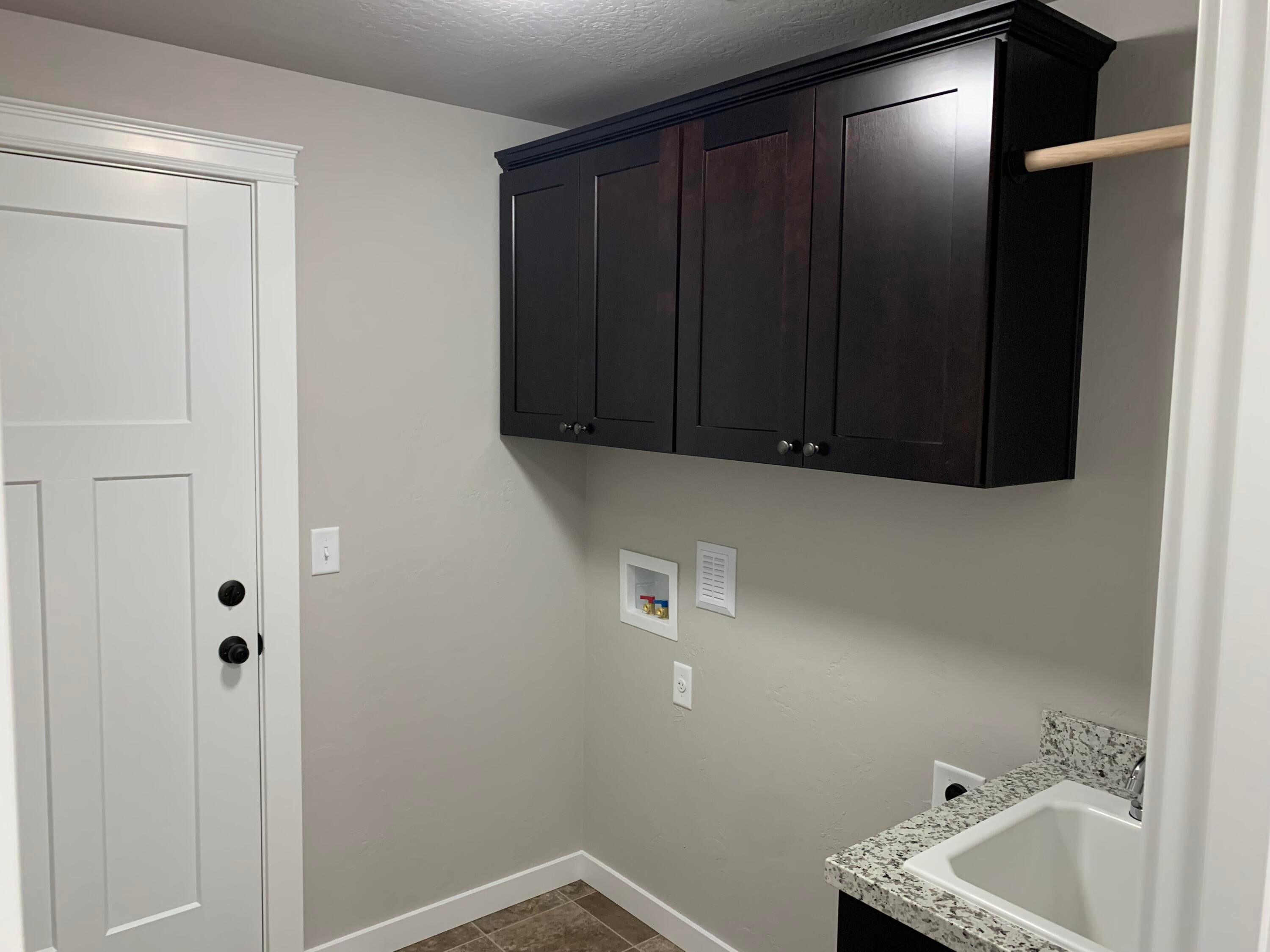 221 Samuel Lane Loop Road Phoenix, OR 97535 - Photo 15 of 15 Laundry